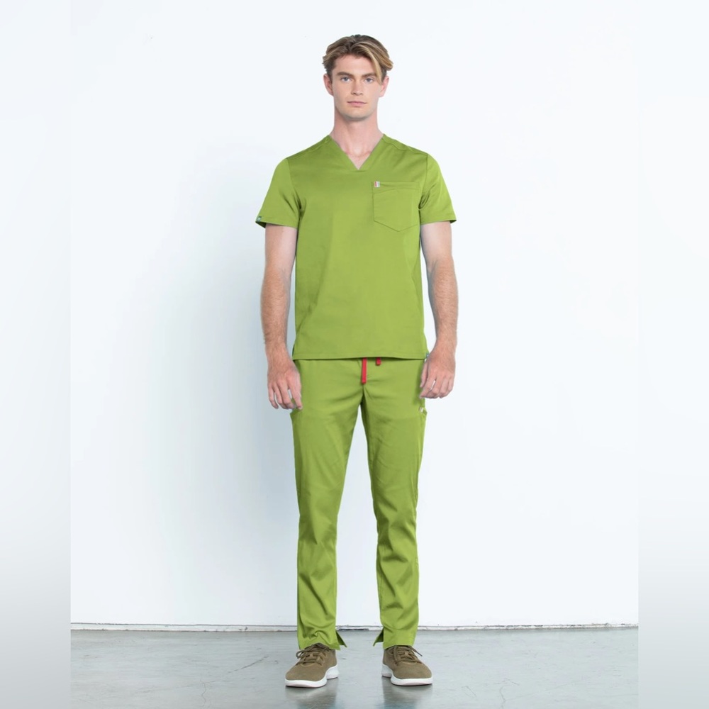 TENCEL Crevan‎ ‎ Essential Scrub Top in avocado